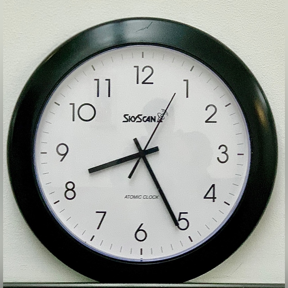Lacrosse SkyScan 28600 Wall Mounting Digital Analog Atomic Clock